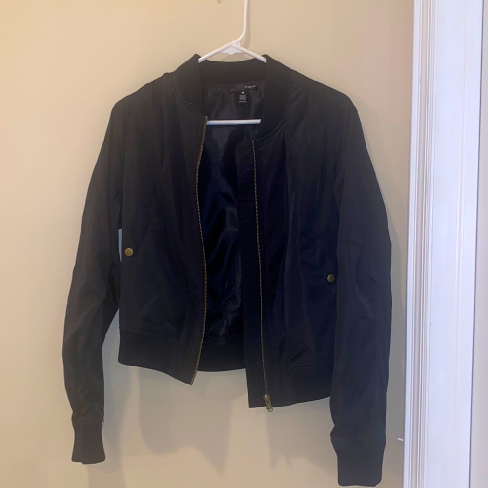 Black Cropped Zipper Bomber Aqua Brand Size Large Never Worn